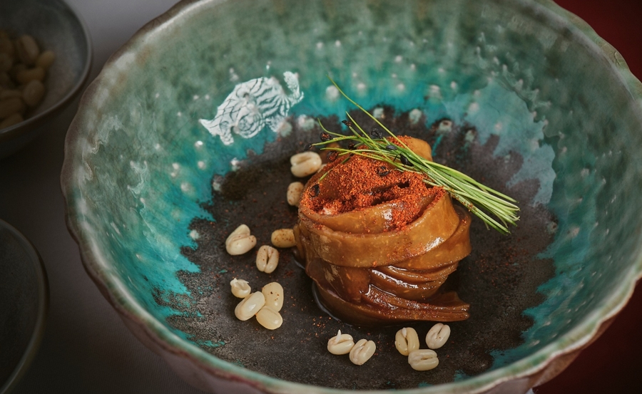 KHAAN Bangkok Unveils Bold New Tasting Menu Inspired by Chef Aom’s Culinary Journey Across Thailand - TRAVELINDEX